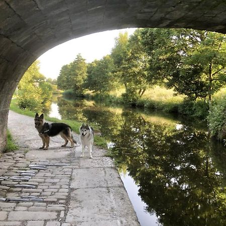 CORPORATE STAYS * Sleeps 6 / 3 BED * LONG STAYS * Dog Friendly * COLNE Colne  Eksteriør billede