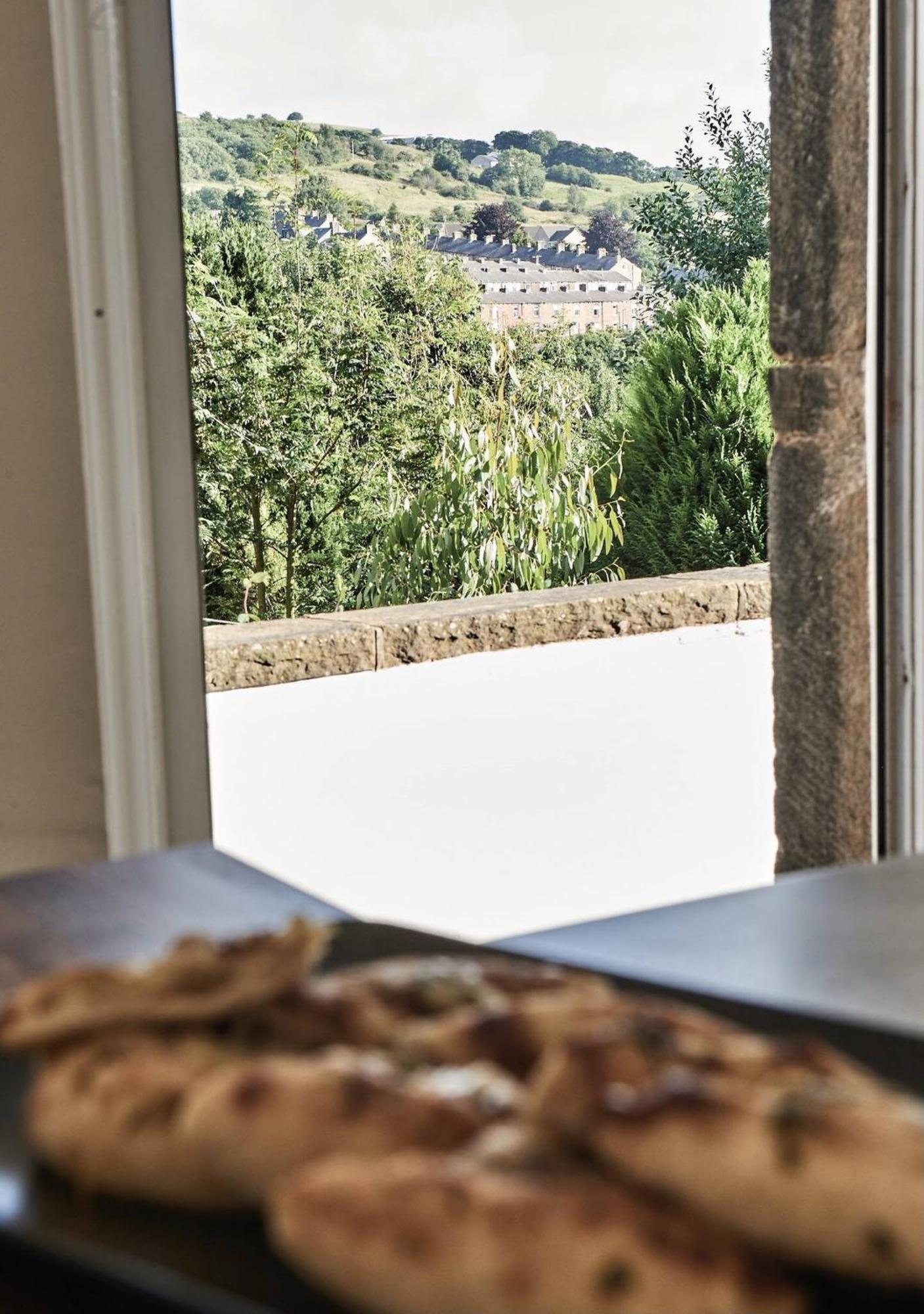 CORPORATE STAYS * Sleeps 6 / 3 BED * LONG STAYS * Dog Friendly * COLNE Colne  Eksteriør billede